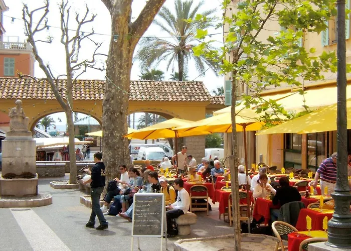 Patio De La Pietonne